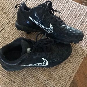 Used girls Nike softball cleats